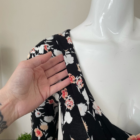 FRENCH CONNECTION Wrap V-neck Black Floral Pattern 3/4 Sleeve Knee Length Dr… - Picture 6 of 9